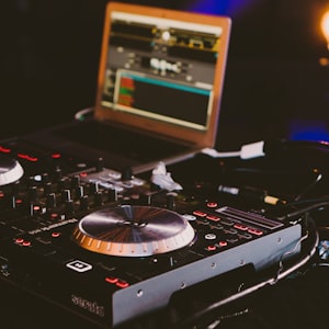 016.128-韩国美女DJ Soda专属Redfoo feat. D-Burr(DjShevin FutureBass)(可可DJ音乐网)